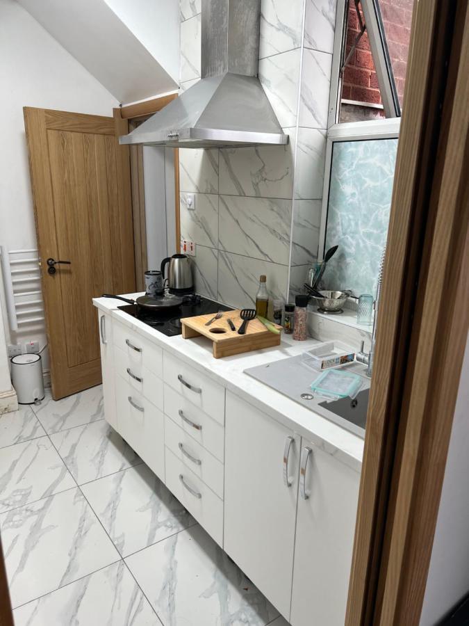 New Flat, Own Bathroom, Sitting Room & Large Bedroom - Walsall Bescot Zewnętrze zdjęcie
